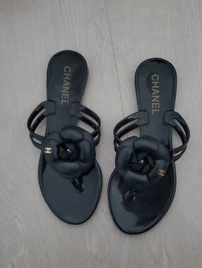 CHANEL Black Camellia Jelly Toe-Post Sandals with Gold CC